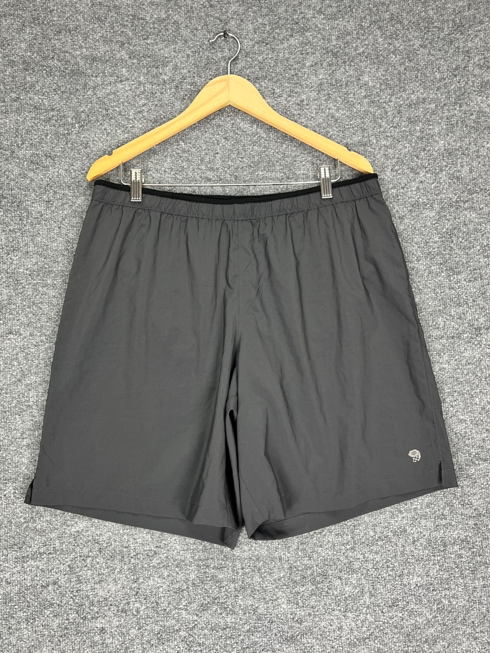 Mountain Hardwear Active Shorts Mens Size XL Grey 9” Length Stretch Waist